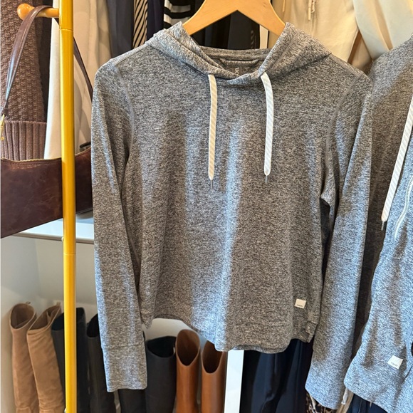 VUORI Gray Women's Hoodie Sweater - Picture 1 of 3